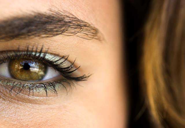 8 نکته آرایشی برای افرادی که چشم های قهوه ای دارند