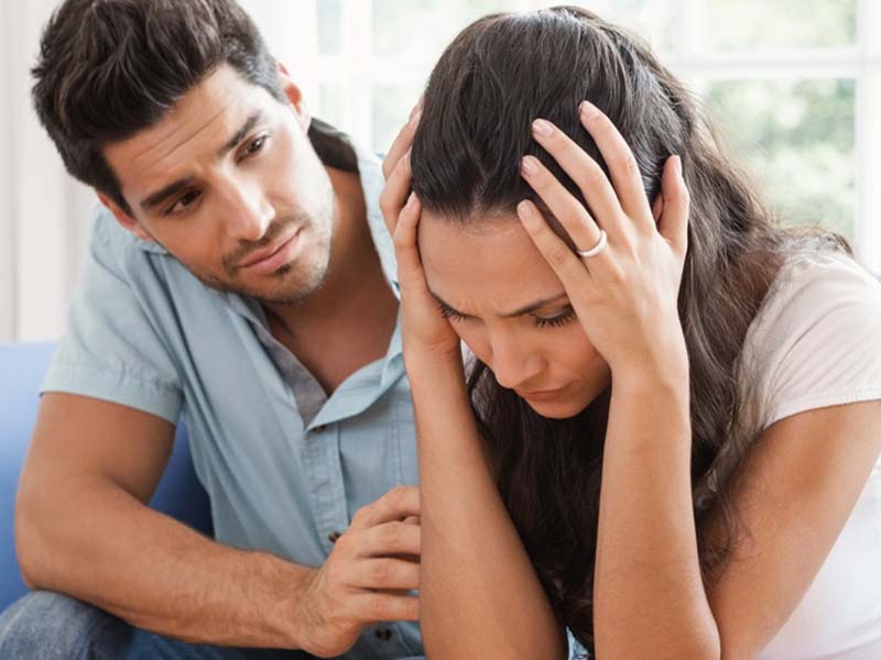 12 روش برای کمک به همسرتان هنگامی که دراز لحاظ روحی در حال فروپاشی است