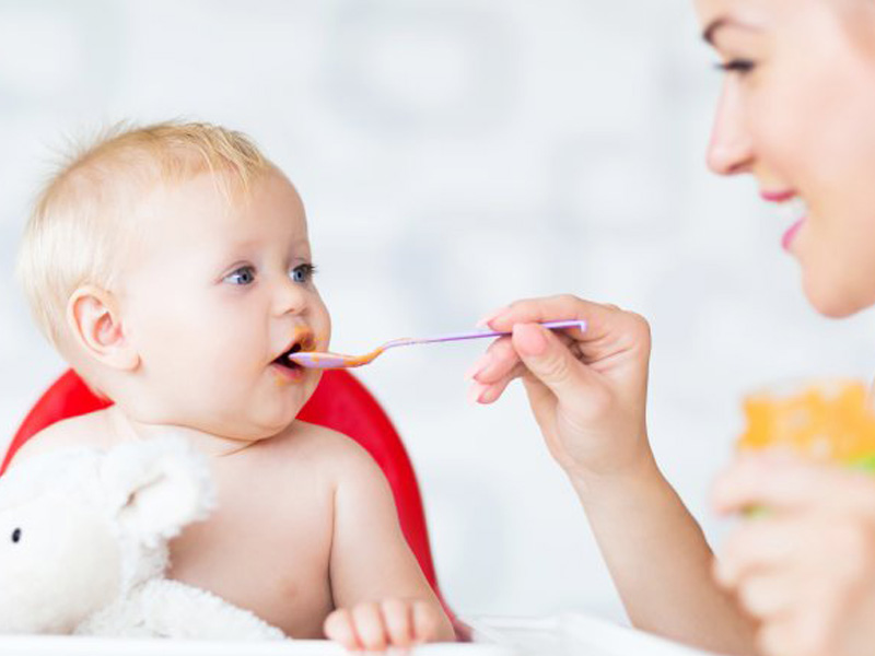 5 غذایی که می توانید به کودک شش ماهه بدهید