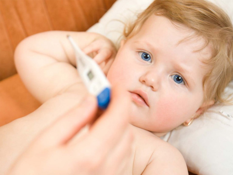 روش های طبیعی کاهش تب در نوزادان