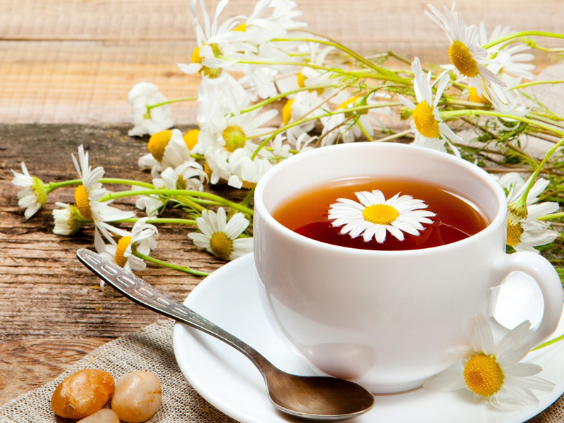  نوشیدن چای بابونه درمان سوءهاضمه